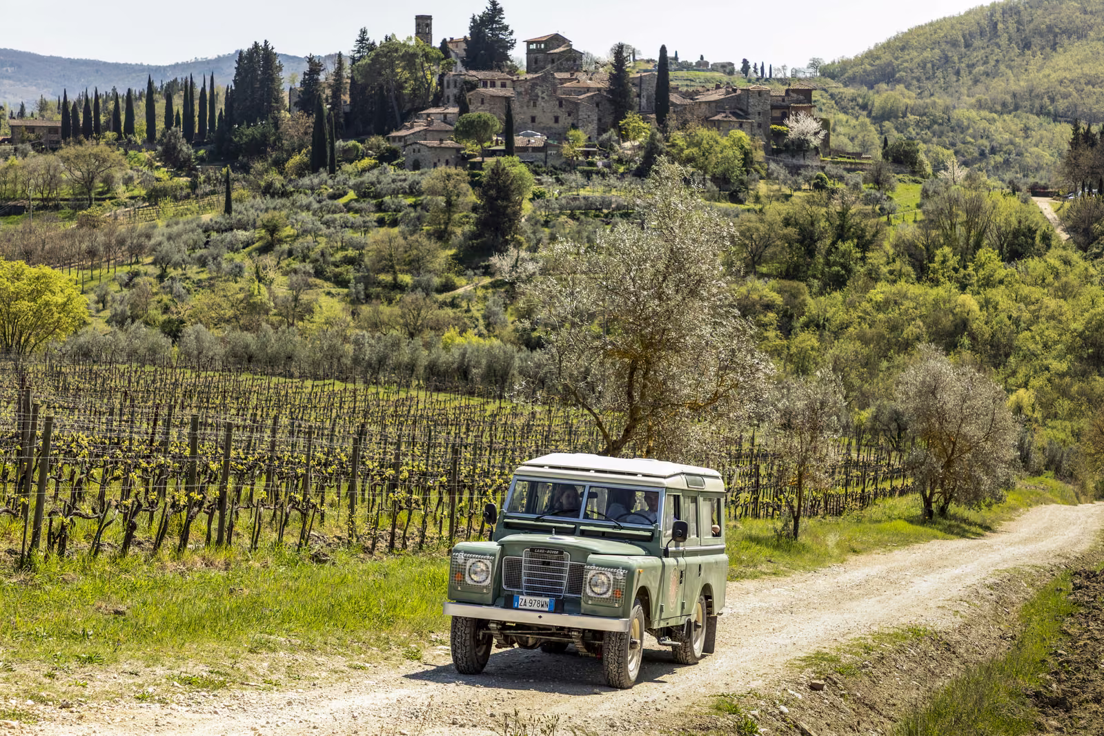 Chianti Vintage Expeditions — Land Rover d'epoca tra i vigneti del Chianti Classico