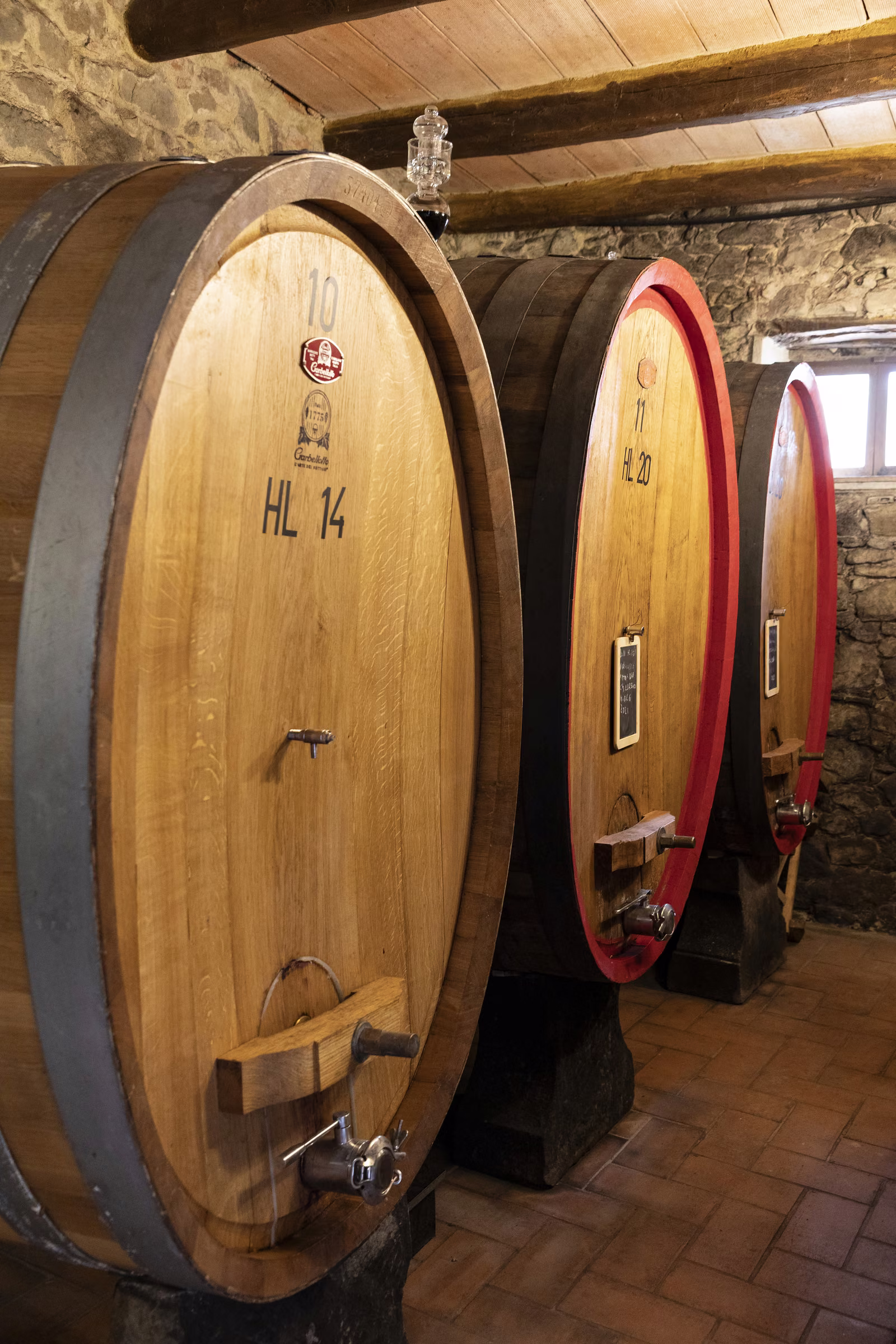 Cantina Villa Bordoni — botti di rovere invecchiate in cantina di pietra, Chianti Classico